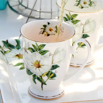 300 ml Kaulų Kinija Kavos Puodelis Kokybės paauksuoti Keramikos puodelis Mados gėlių Dizaino taurės