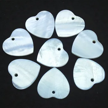 30pcs pobūdžio white shell širdies formos pakabučiai dydis 20mm gamtos motina gėlavandenių perlų karoliukai moterų apyrankės priėmimo rasti