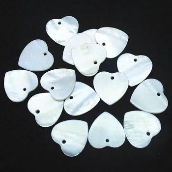 30pcs pobūdžio white shell širdies formos pakabučiai dydis 20mm gamtos motina gėlavandenių perlų karoliukai moterų apyrankės priėmimo rasti