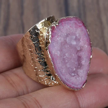 Gryno Aukso Spalvos Pūkuotą Šviesiai Žalias Baby Pink Geode Kvarco Kristalo Akmens Gabalas Granulių Žavesio Reguliuojamas Atidaryti Kalti Žiedo, Apyrankės Moterims