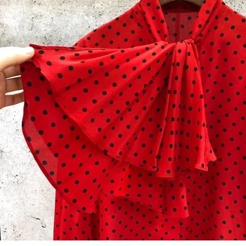 šilkas moterų palaidinė raudonos spalvos marškinėliai su plisuotos lankas moterų dot spausdinti raudona marškinėliai olis kokybės viršūnės